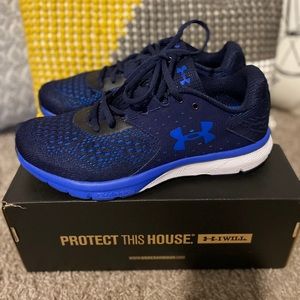 NEW IN BOX UNDER ARMOUR SIZE 7 ATHLETIC SHOES!!